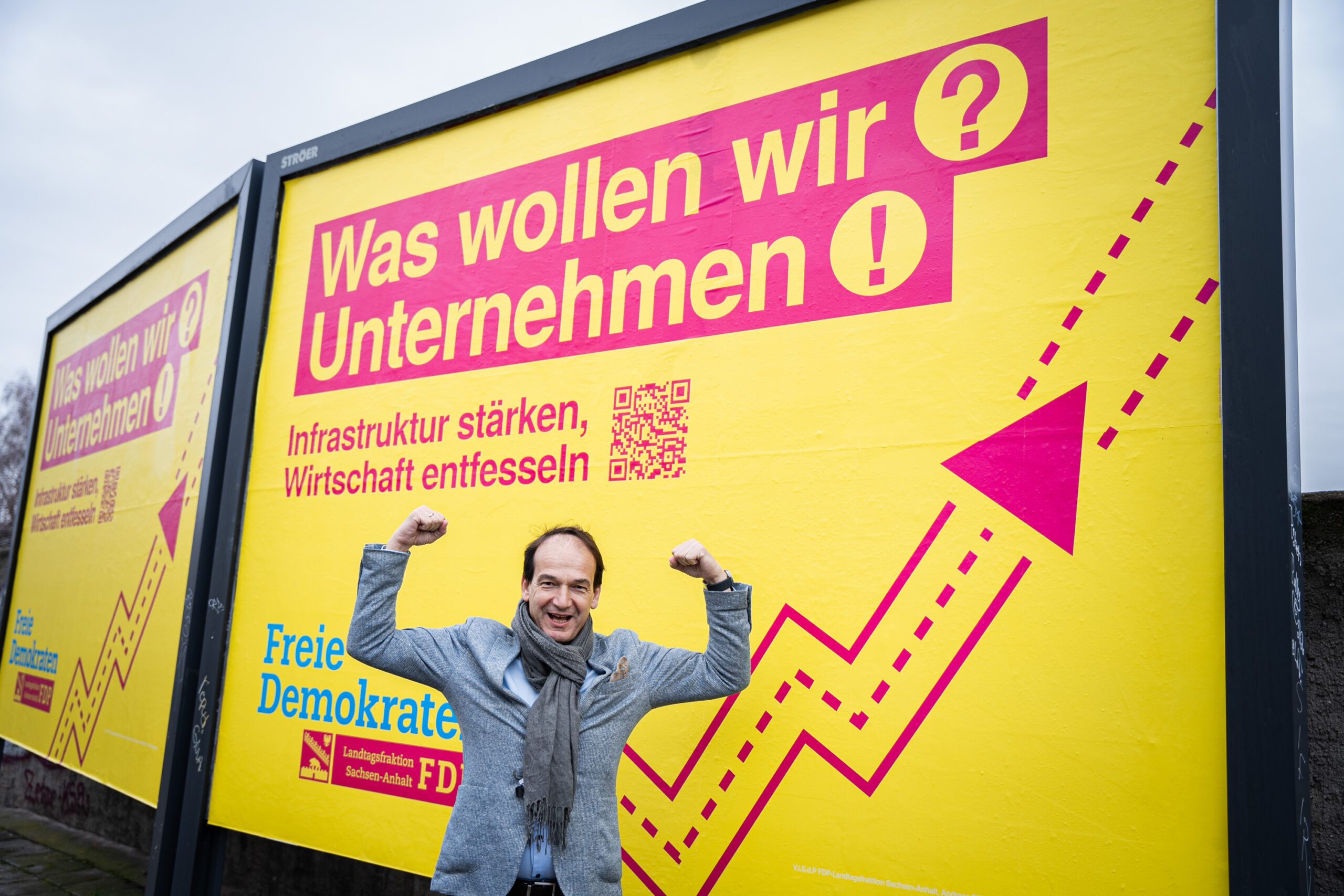 FDP-Fraktionschef Andreas Silbersack in Halle (Saale) vor einem Plakat der neuen Kampagne "Was wollen wir? Unternehmen!".